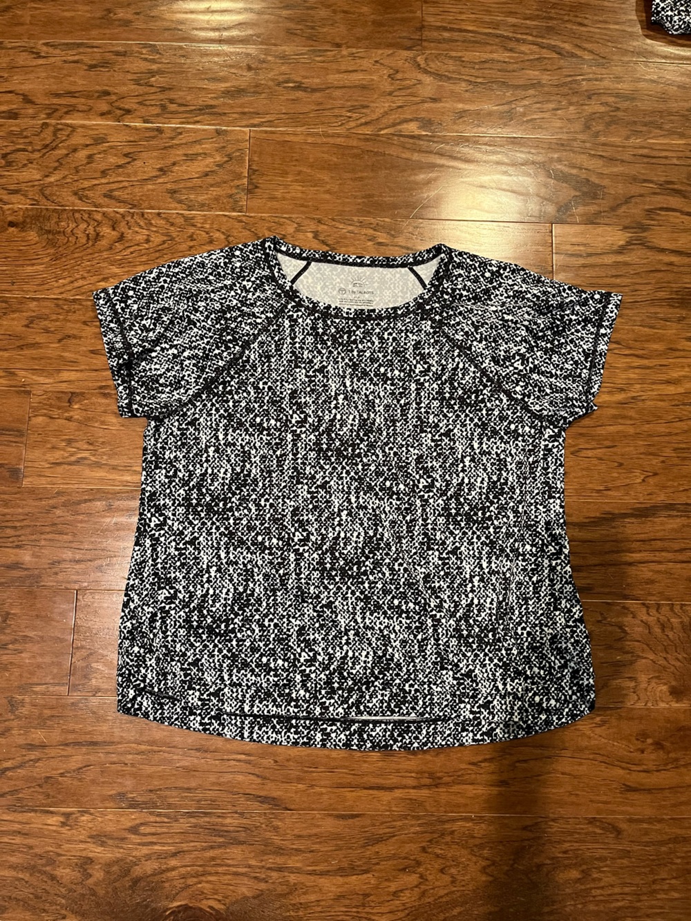 T by Talbots UPF 50 Black and White Speckled Short Sleeve Tee